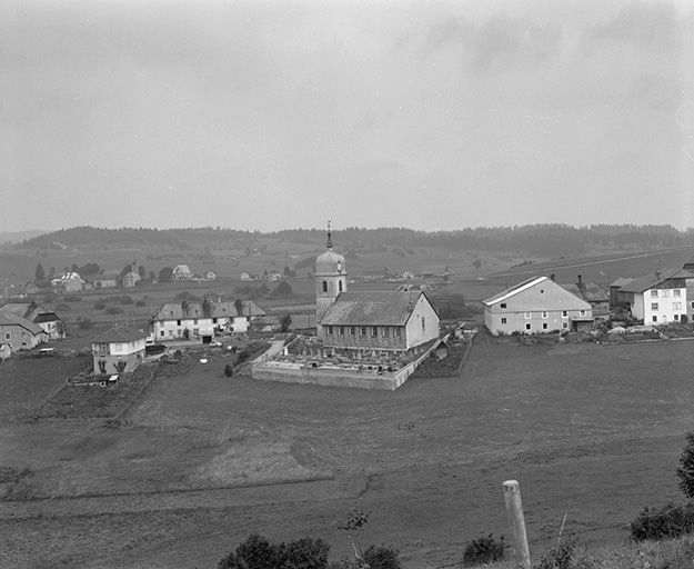 Vue d'ensemble du village. © Yves Sancey / Région Bourgogne-Franche-Comté, Inventaire du patrimoine - 1978