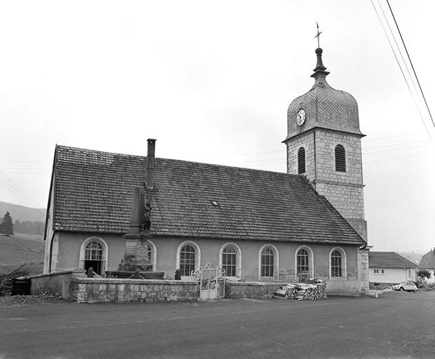 Façade latérale gauche. © Yves Sancey / Région Bourgogne-Franche-Comté, Inventaire du patrimoine - 1978