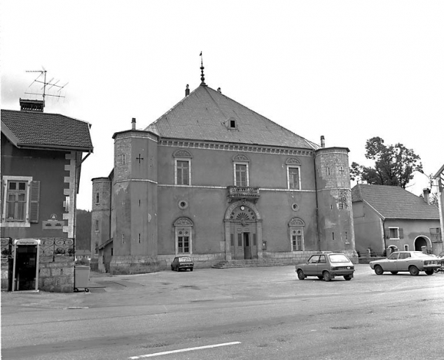 Façade antérieure de trois quarts gauche. © Yves Sancey / Région Bourgogne-Franche-Comté, Inventaire du patrimoine - 1978