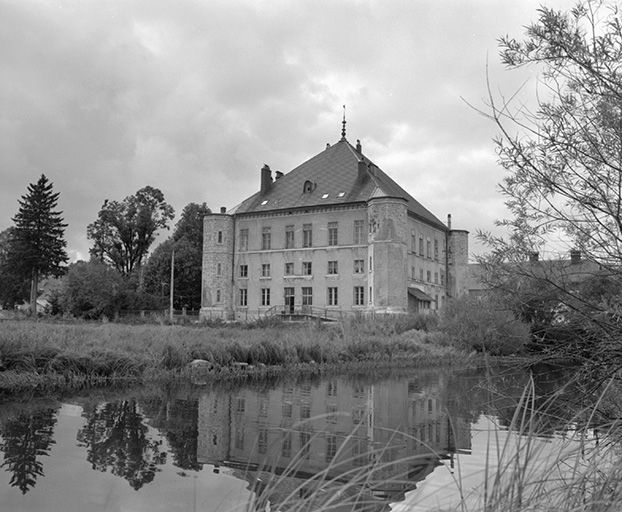 Façade postérieure et latérale gauche. © Yves Sancey / Région Bourgogne-Franche-Comté, Inventaire du patrimoine - 1978
