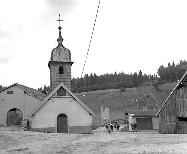 Place du village et chapelle. © Yves Sancey / Région Bourgogne-Franche-Comté, Inventaire du patrimoine - 1978