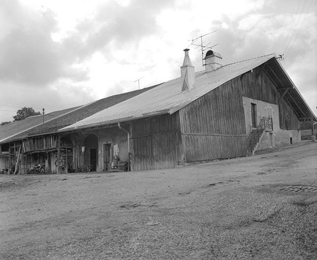Vue d'ensemble de trois quarts gauche. © Yves Sancey / Région Bourgogne-Franche-Comté, Inventaire du patrimoine - 1978