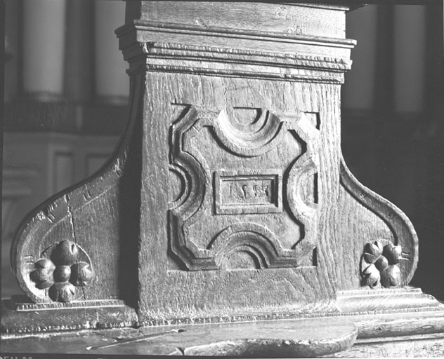 La date 1553 sur l'une des jouées du côté nord. © Yves Sancey / Région Bourgogne-Franche-Comté, Inventaire du patrimoine - 1978