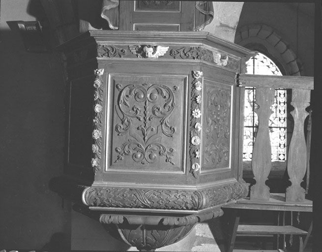 Détail, un des panneaux de la cuve. © Yves Sancey / Région Bourgogne-Franche-Comté, Inventaire du patrimoine - 1978