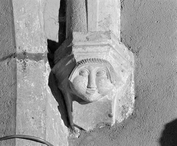 Culot, vaisseau droit de la nef, 3e travée. © Yves Sancey / Région Bourgogne-Franche-Comté, Inventaire du patrimoine - 1978