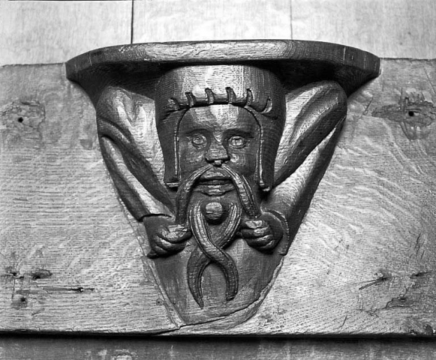 Miséricorde de la stalle haute nord n° 5, de face. © Yves Sancey / Région Bourgogne-Franche-Comté, Inventaire du patrimoine - 1978