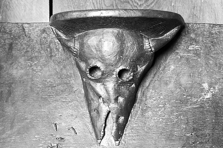 Miséricorde de la stalle haute sud n° 3, de face. © Yves Sancey / Région Bourgogne-Franche-Comté, Inventaire du patrimoine - 1978