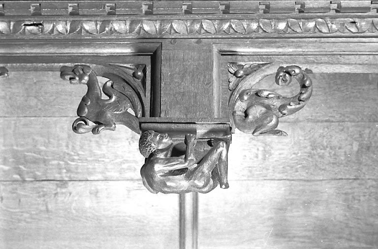 Statuette de la retombée n° 2 des stalles nord. © Yves Sancey / Région Bourgogne-Franche-Comté, Inventaire du patrimoine - 1978