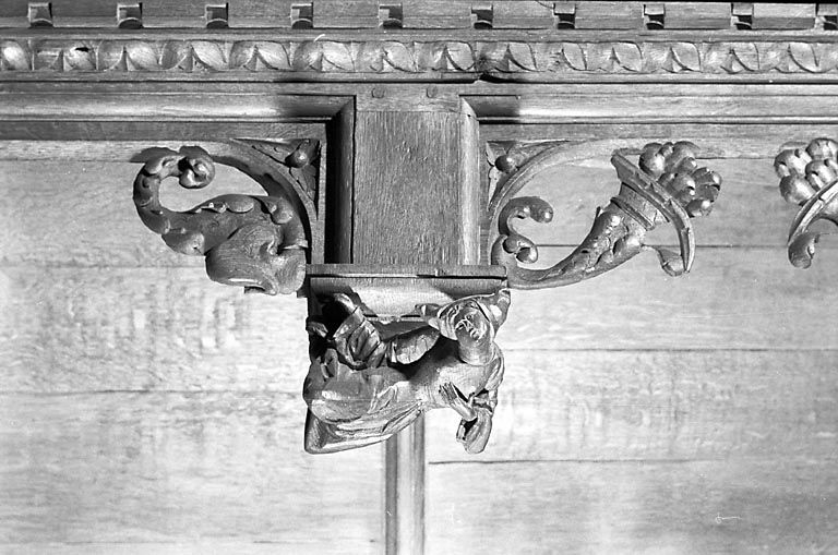 Statuette de la retombée n° 3 des stalles nord. © Yves Sancey / Région Bourgogne-Franche-Comté, Inventaire du patrimoine - 1978