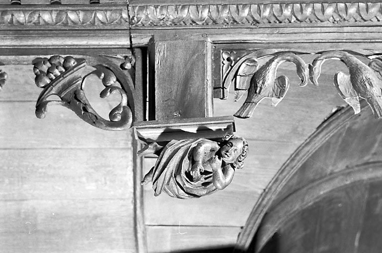 Statuette de la retombée n° 4 des stalles nord. © Yves Sancey / Région Bourgogne-Franche-Comté, Inventaire du patrimoine - 1978