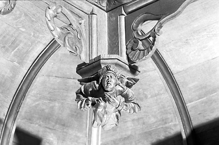 Statuette de la retombée n° 7 des stalles nord. © Yves Sancey / Région Bourgogne-Franche-Comté, Inventaire du patrimoine - 1978