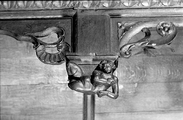 Statuette de la retombée n° 8 des stalles nord. © Yves Sancey / Région Bourgogne-Franche-Comté, Inventaire du patrimoine - 1978