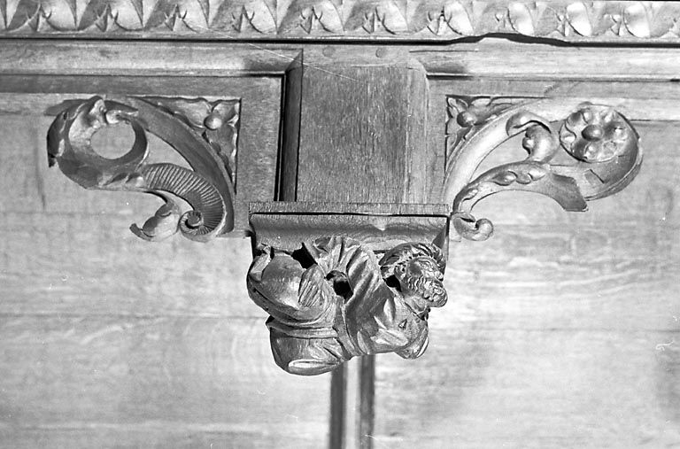 Statuette de la retombée n° 10 des stalles nord. © Yves Sancey / Région Bourgogne-Franche-Comté, Inventaire du patrimoine - 1978