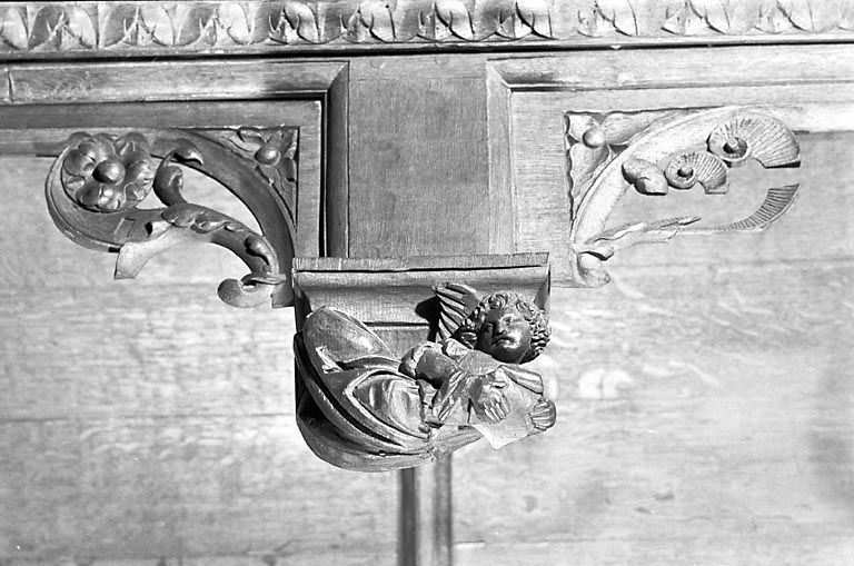 Statuette de la retombée n° 11 des stalles nord. © Yves Sancey / Région Bourgogne-Franche-Comté, Inventaire du patrimoine - 1978