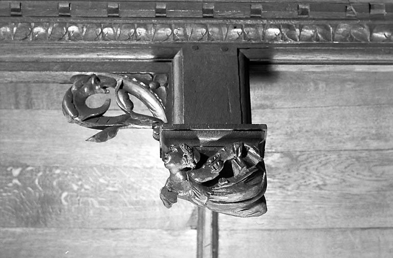 Statuette de la retombée n° 1 des stalles sud. © Yves Sancey / Région Bourgogne-Franche-Comté, Inventaire du patrimoine - 1978