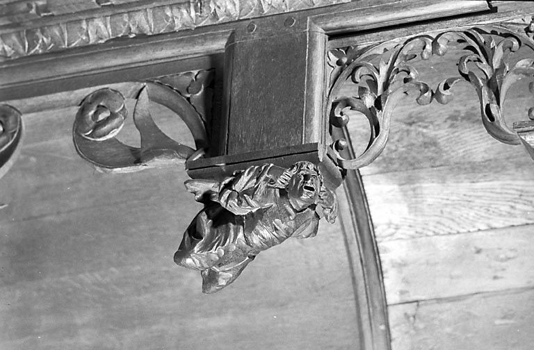 Statuette de la retombée n° 7 des stalles sud. © Yves Sancey / Région Bourgogne-Franche-Comté, Inventaire du patrimoine - 1978