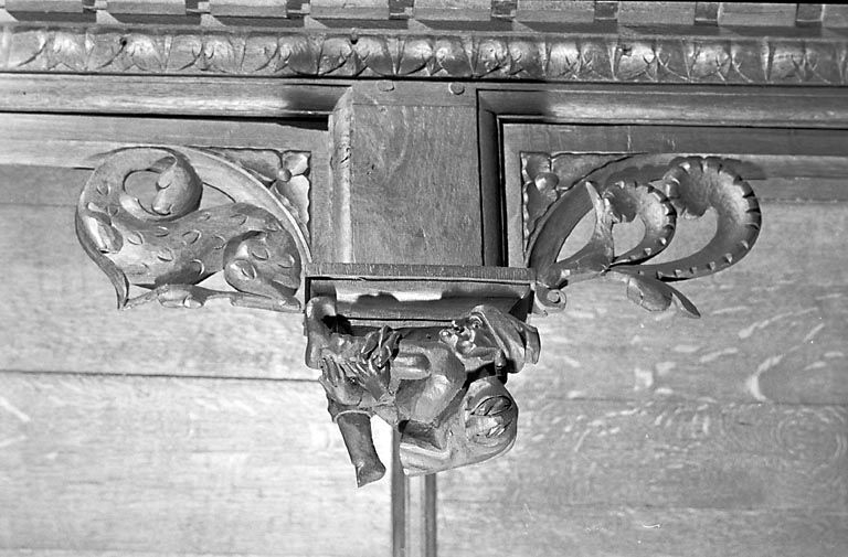 Statuette de la retombée n° 10 des stalles sud. © Yves Sancey / Région Bourgogne-Franche-Comté, Inventaire du patrimoine - 1978