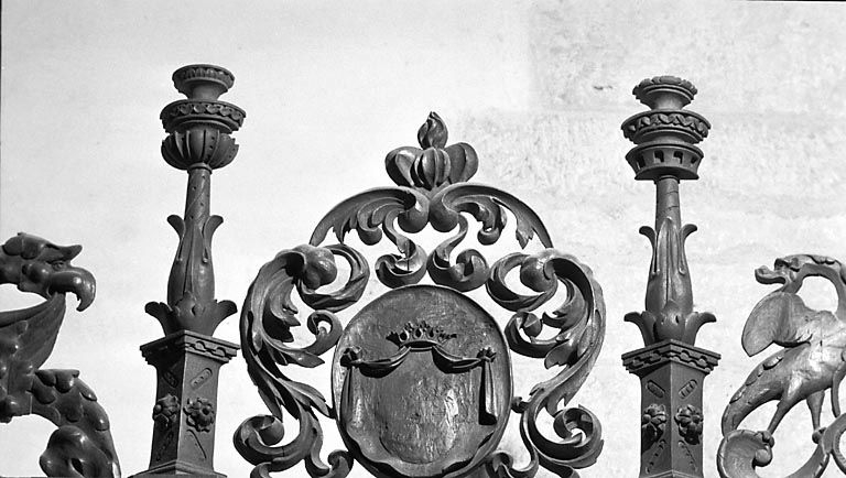 Couronnement n° 2 des stalles nord. © Yves Sancey / Région Bourgogne-Franche-Comté, Inventaire du patrimoine - 1978