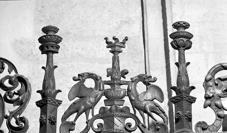 Couronnement n° 3 des stalles nord. © Yves Sancey / Région Bourgogne-Franche-Comté, Inventaire du patrimoine - 1978