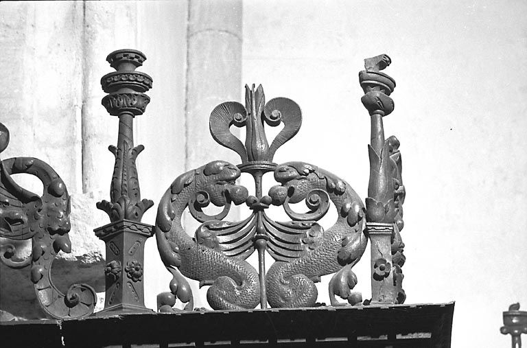 Couronnement n° 5 des stalles nord. © Yves Sancey / Région Bourgogne-Franche-Comté, Inventaire du patrimoine - 1978