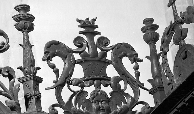 Couronnement n° 7 des stalles nord. © Yves Sancey / Région Bourgogne-Franche-Comté, Inventaire du patrimoine - 1978