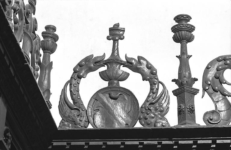 Couronnement n° 8 des stalles nord. © Yves Sancey / Région Bourgogne-Franche-Comté, Inventaire du patrimoine - 1978