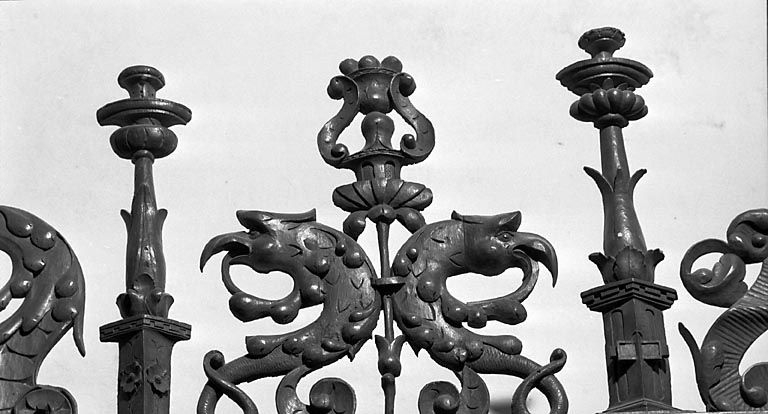 Couronnement n° 10 des stalles nord. © Yves Sancey / Région Bourgogne-Franche-Comté, Inventaire du patrimoine - 1978