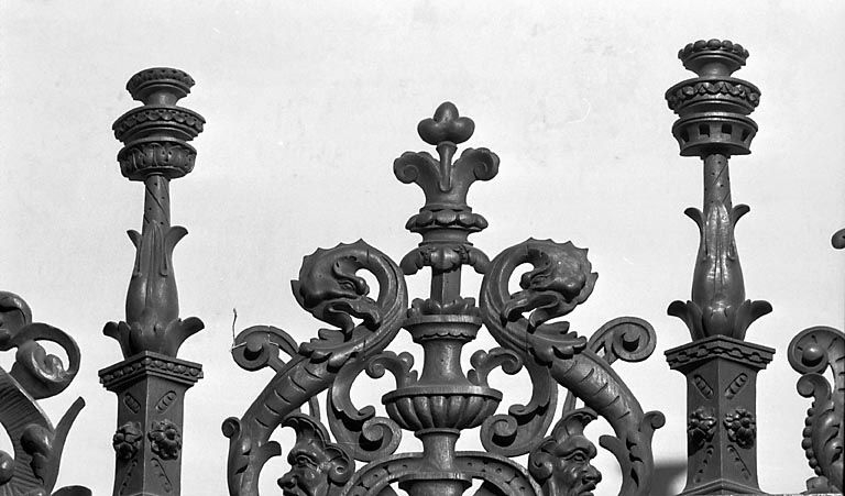 Couronnement n° 12 des stalles nord. © Yves Sancey / Région Bourgogne-Franche-Comté, Inventaire du patrimoine - 1978