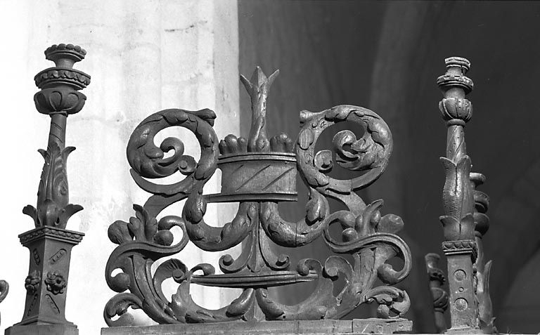 Couronnement n° 6 des stalles sud. © Yves Sancey / Région Bourgogne-Franche-Comté, Inventaire du patrimoine - 1978