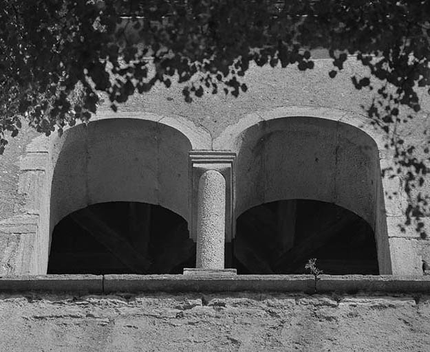 Extérieur : détail, baies du clocher, face antérieure. © Yves Sancey / Région Bourgogne-Franche-Comté, Inventaire du patrimoine - 1978