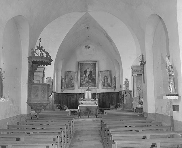 Intérieur : nef et choeur vus depuis l'entrée. © Yves Sancey / Région Bourgogne-Franche-Comté, Inventaire du patrimoine - 1978
