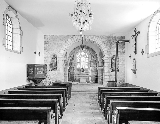 Intérieur : nef et choeur. © Yves Sancey / Région Bourgogne-Franche-Comté, Inventaire du patrimoine - 1978