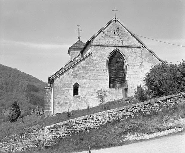 Le chevet vu de trois quarts gauche. © Yves Sancey / Région Bourgogne-Franche-Comté, Inventaire du patrimoine - 1979