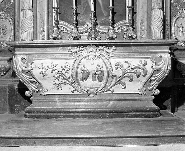 Détail de l'autel secondaire sud : relief de saint Jacques et de sainte Barbe. © Yves Sancey / Région Bourgogne-Franche-Comté, Inventaire du patrimoine - 1979