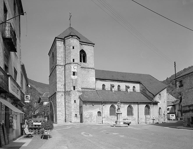 Façade latérale droite vue de trois quarts gauche. © Yves Sancey / Région Bourgogne-Franche-Comté, Inventaire du patrimoine - 1979