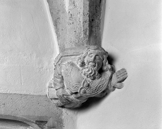 Intérieur : culot (2) de la sacristie, personnage à mi-corps. © Yves Sancey / Région Bourgogne-Franche-Comté, Inventaire du patrimoine - 1979