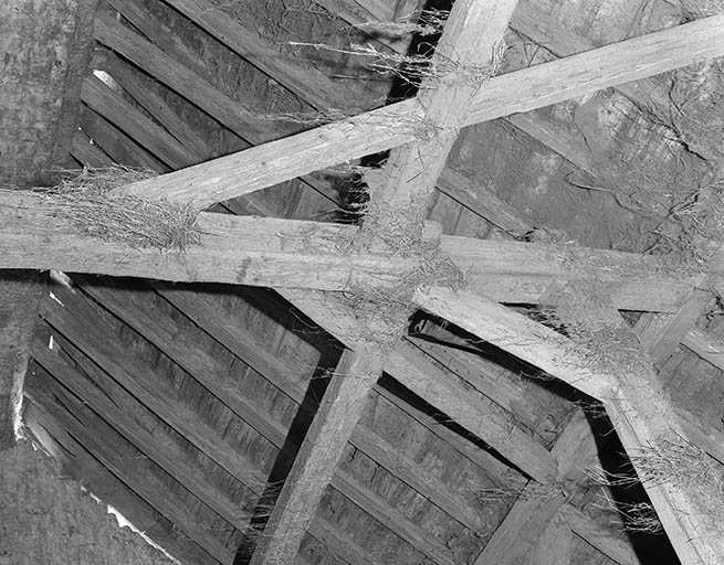 Poteau de charpente latéral d'une ferme. © Dominique Dominguez / Région Bourgogne-Franche-Comté, Inventaire du patrimoine - 1979