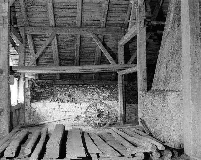 Grange et extrados de la voûte de cave. © Dominique Dominguez / Région Bourgogne-Franche-Comté, Inventaire du patrimoine - 1979
