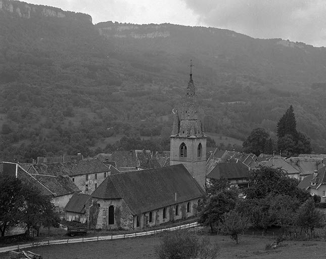 Vue générale du site depuis le sud-est. © Dominique Dominguez / Région Bourgogne-Franche-Comté, Inventaire du patrimoine - 1979