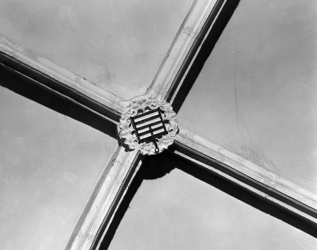 Intérieur : clef annulaire de la 4ème travée de la nef. © Yves Sancey / Région Bourgogne-Franche-Comté, Inventaire du patrimoine - 1979