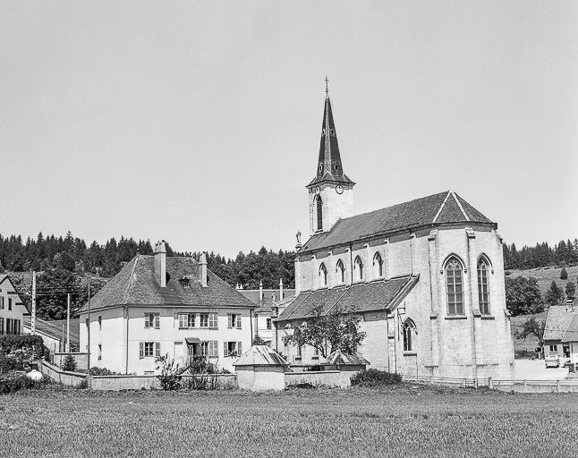 Vue d'ensemble, avec le presbytère. © Yves Sancey / Région Bourgogne-Franche-Comté, Inventaire du patrimoine - 1979
