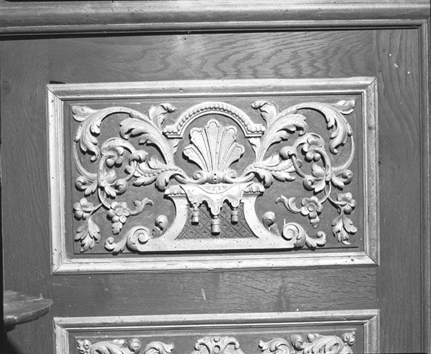 Panneau supérieur de la porte conduisant à la sacristie. © Yves Sancey / Région Bourgogne-Franche-Comté, Inventaire du patrimoine - 1979