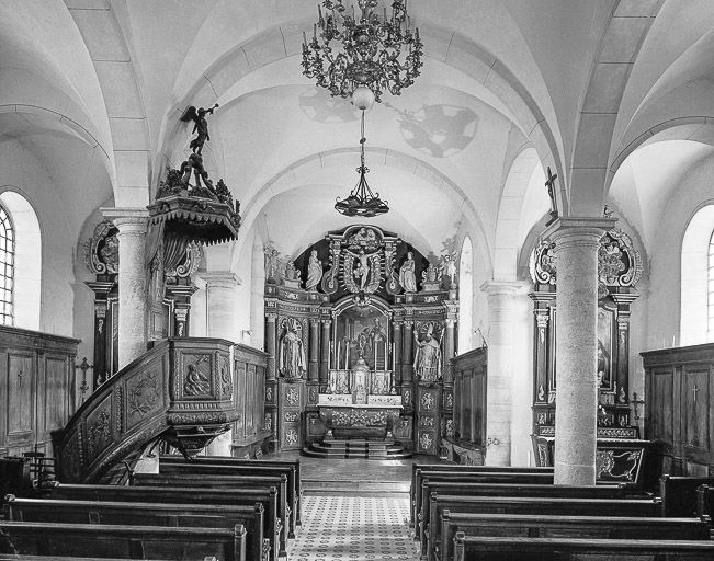 Intérieur : nef et choeur. © Yves Sancey / Région Bourgogne-Franche-Comté, Inventaire du patrimoine - 1979