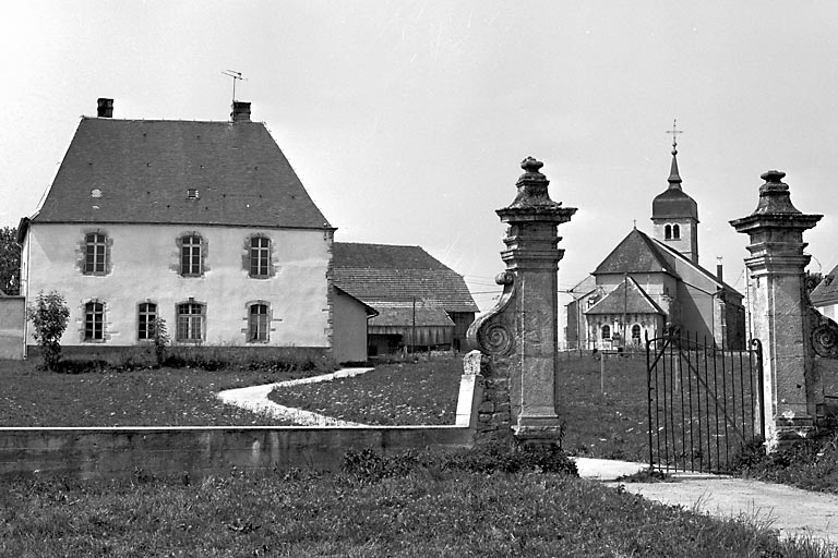 Façade sur le parc. © Dominique Dominguez / Région Bourgogne-Franche-Comté, Inventaire du patrimoine - 1979