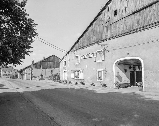 Façade antérieure, détail. © Dominique Dominguez / Région Bourgogne-Franche-Comté, Inventaire du patrimoine - 1979