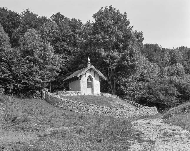 Vue d'ensemble et site. © Dominique Dominguez / Région Bourgogne-Franche-Comté, Inventaire du patrimoine - 1979