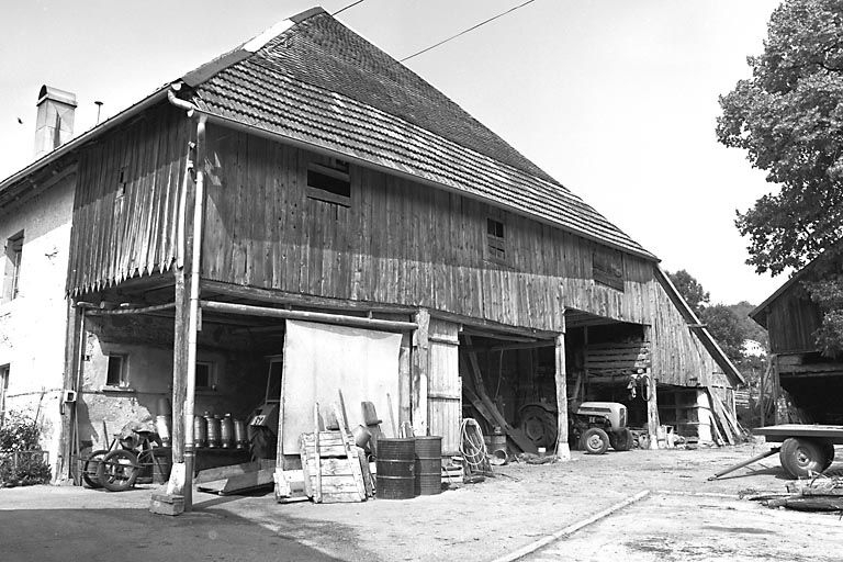 Façade latérale droite. © Dominique Dominguez / Région Bourgogne-Franche-Comté, Inventaire du patrimoine - 1979