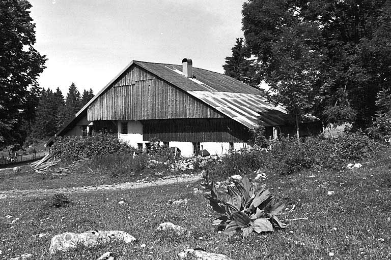 Vue de trois quarts. © Dominique Dominguez / Région Bourgogne-Franche-Comté, Inventaire du patrimoine - 1979