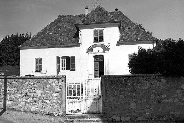 Façade antérieure. © Dominique Dominguez / Région Bourgogne-Franche-Comté, Inventaire du patrimoine - 1979