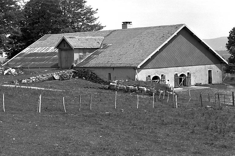 Vue de trois quarts. © Dominique Dominguez / Région Bourgogne-Franche-Comté, Inventaire du patrimoine - 1979